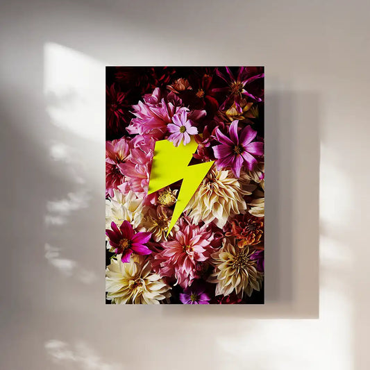 Modernes Wandbild mit Blumen und neon Blitz auf Alu Dibond oder gerahmt im neon Rahmen als hochwertigen Kunstdruck für das Wohnzimmer bestellen